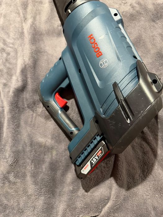 Bosch suflanta pe acumulatori