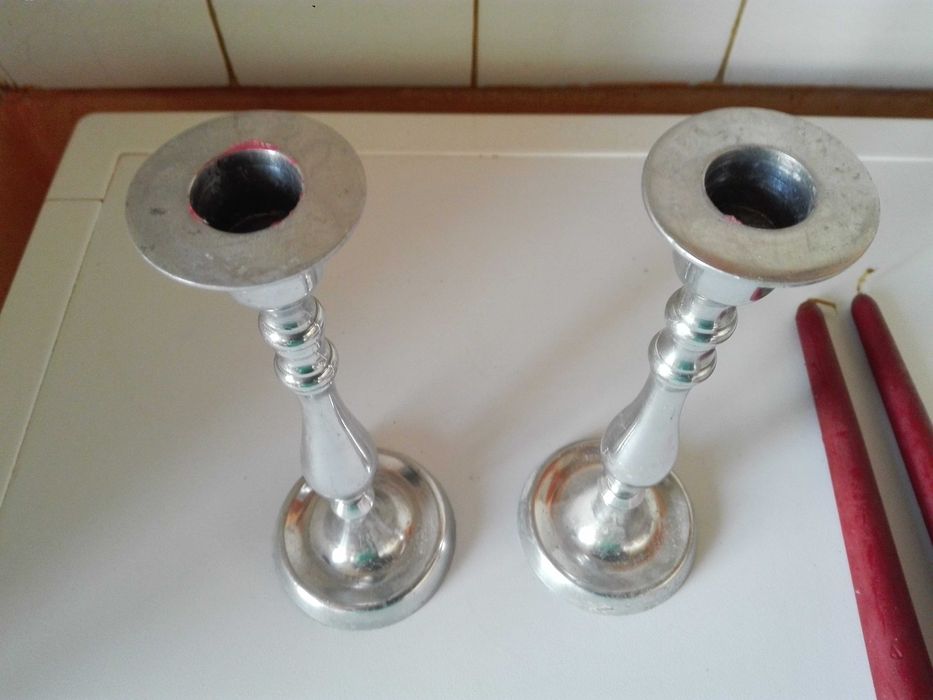 Фотоапарат KODAK , два свещника  и лот чуждестранни картички.