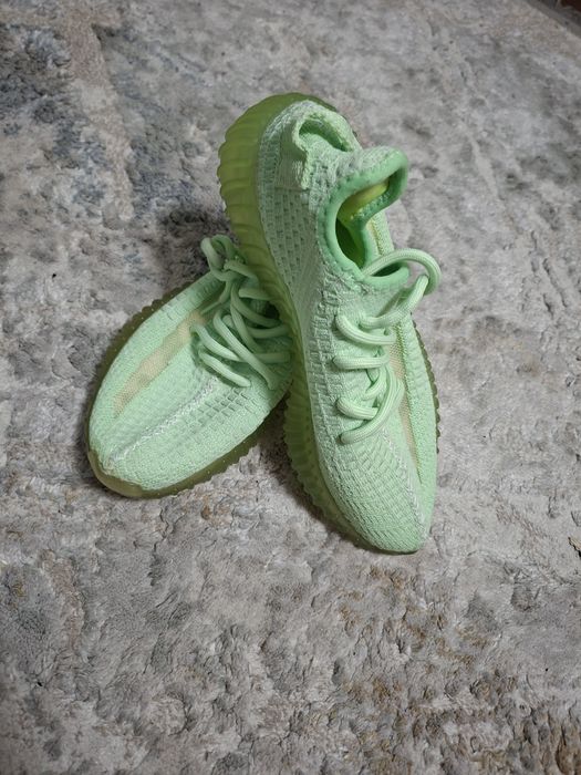 Yeezy 350 vetnamniki 37 chi  razmer yangidek turipti 2 martta kiyilgan