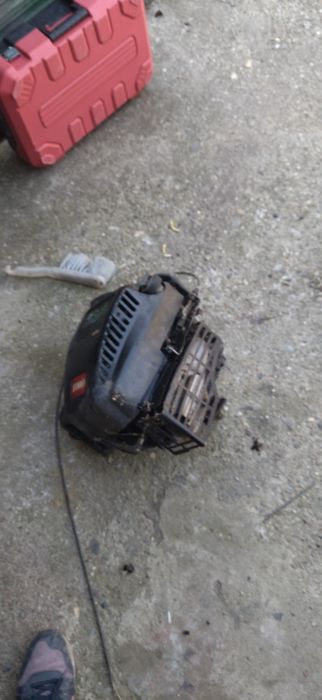 Продавам бензинова самоходна косачка идвигател