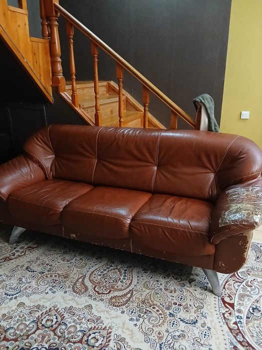Продам диван кожаный