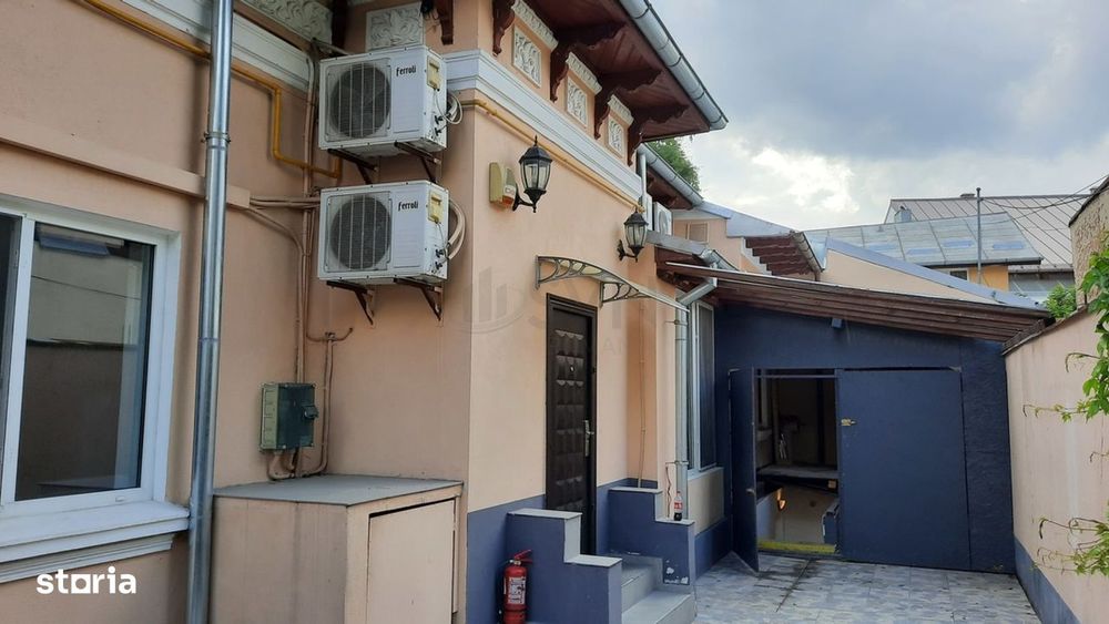 Vila spatioasa de vanzare l aproape de Primaria Sector 1