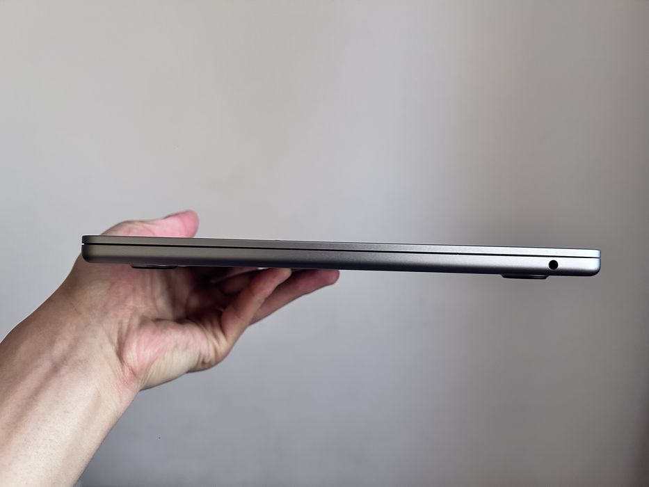 MacBook air M2 8GB ram