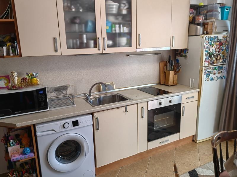 Продава се Двустаен апартамент в София, Борово - 52 кв.м за 2481 €/кв.м - Снимка #2