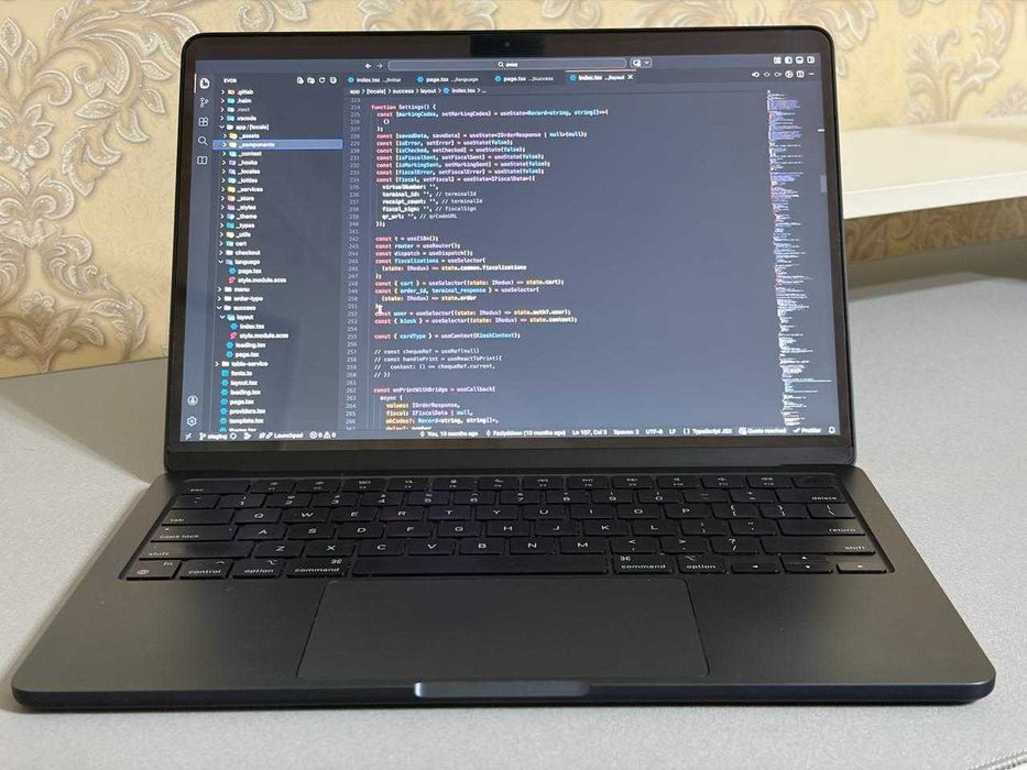 MacBook Air M3 13" (8/256) — Holati ideal, Full Box