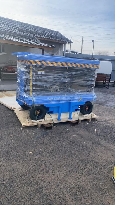 Продам ножничный подьемник