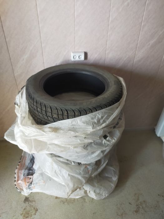 Продам покрышки зимнию