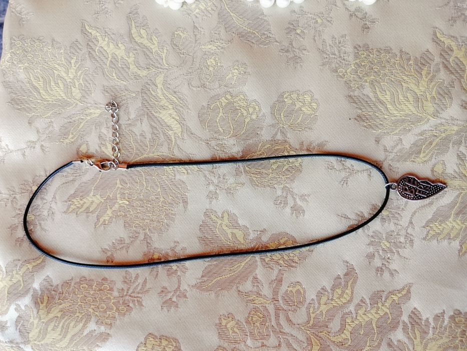 Lot 9 coliere / accesorii de damă diverse – Stiluri variate (perle, mărgele colorate, pandantive)