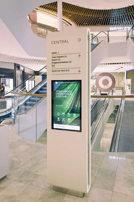 Рекламные и информационные стойки буклетницы