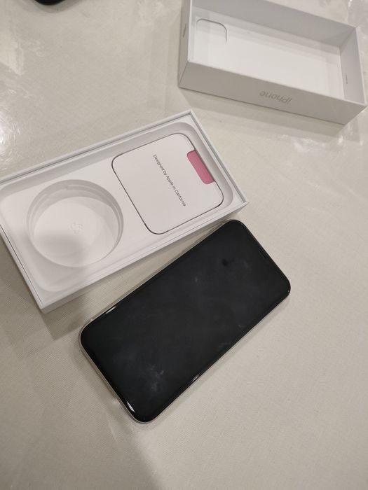 Продам Айфон 11.