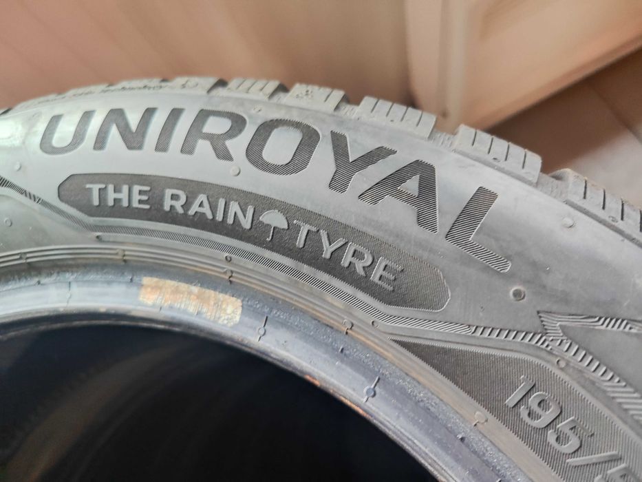 4бр.зимни гуми 195/55/16 Uniroyal