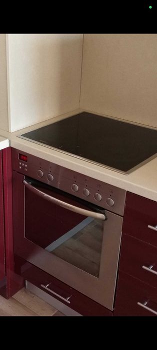 Продавам фурна с котлони бош