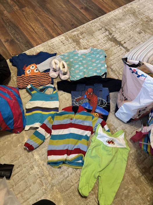 Отдам бесплатно 2 пакета вещей