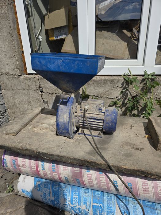 Дробилка для зерна, зернодробилка