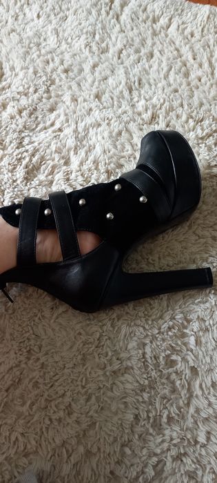 Vând sandale tip botine superbe nr34