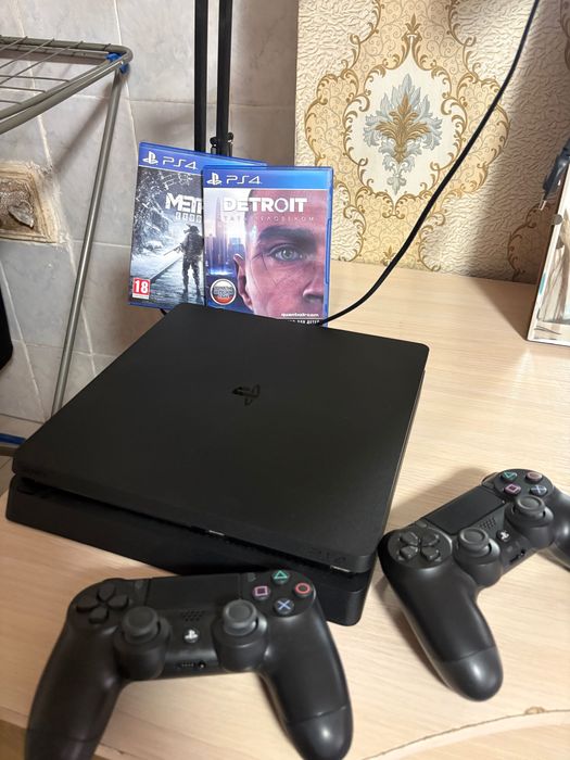 Продам Sony PlayStation 4 slim