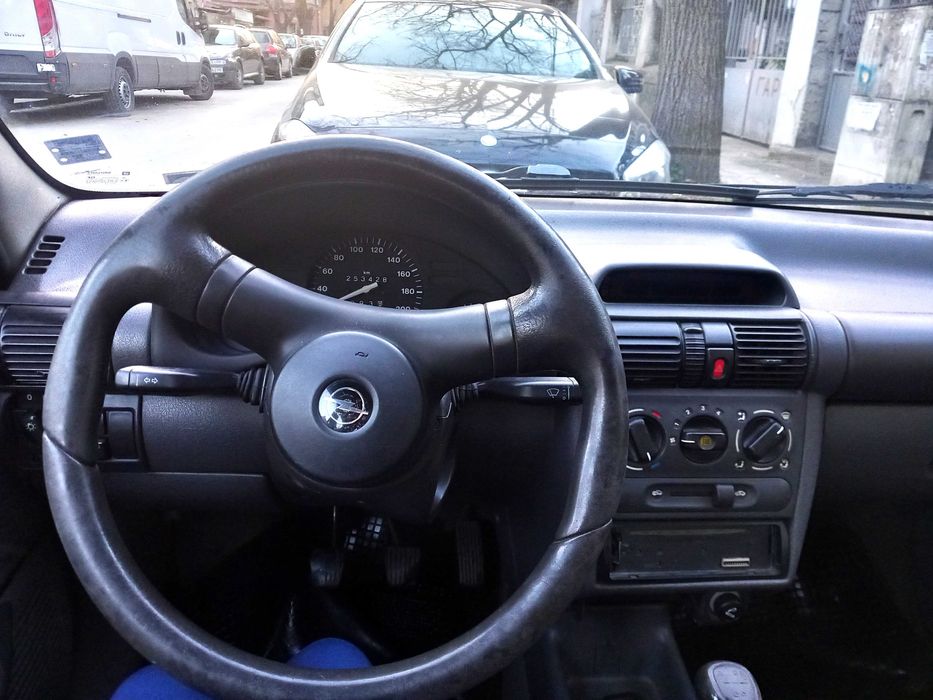Opel Corsa 1.2 моноинжекция, 1994