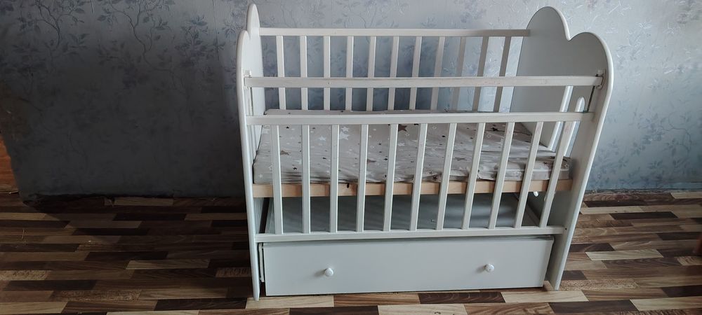 Манеж. Детская кроватка.