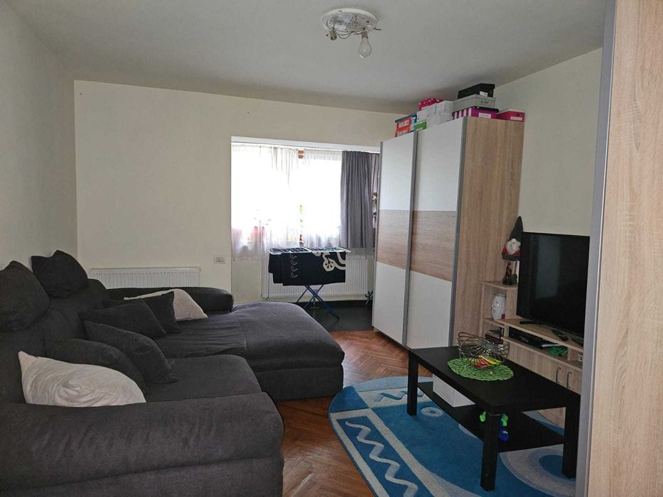 Vand spatiu comercial - apartament spatios