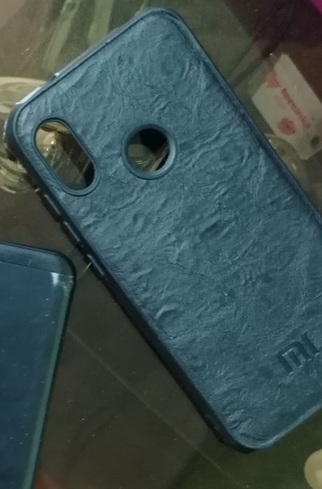 Продам чехол новый на mi 6 pro.