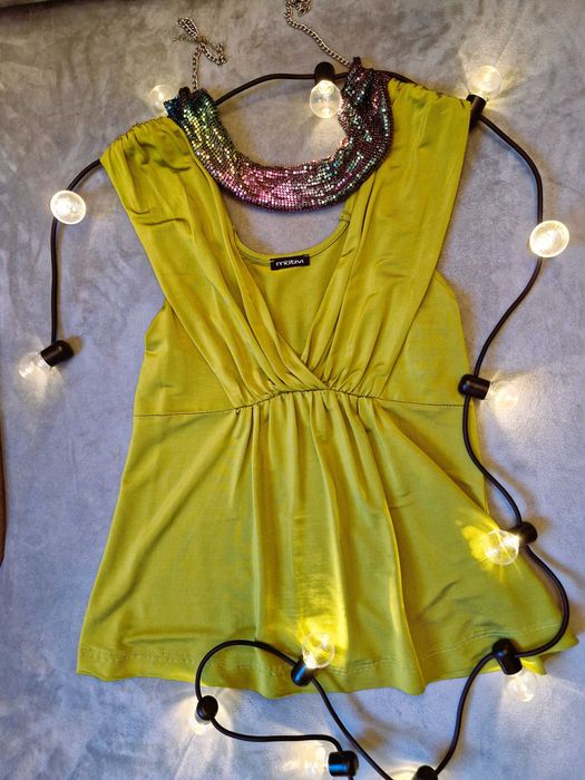 Парти аутфит: зелен топ Motivi (XS) + ярко колие