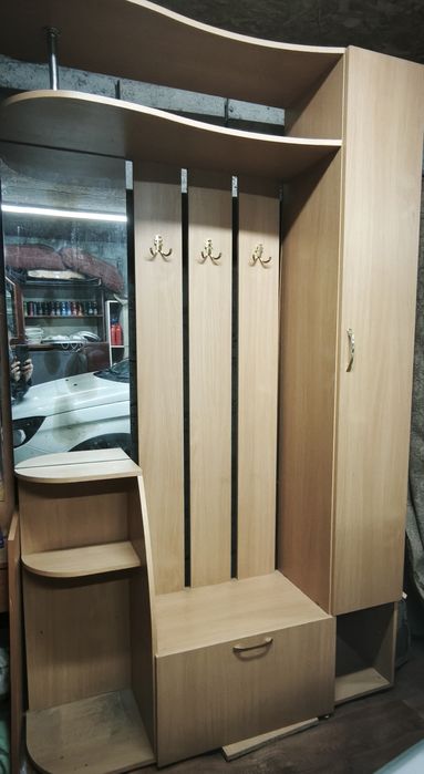 Шкаф в прихожую .