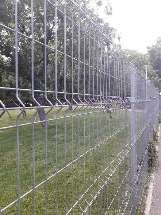 Vand garduri din plasa bourduroasa