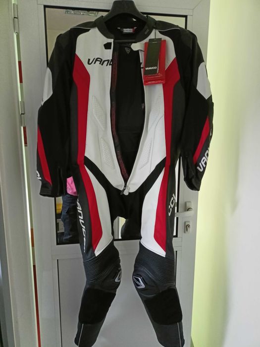 Мотоекип цял кожа Vanucci ART XX Размер 54 неупотребяван,нов.