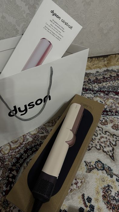 Dyson airstrait