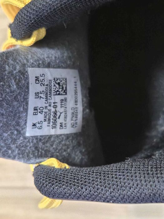 Adidasi fotbal Puma Spirit III si Adidas techfit