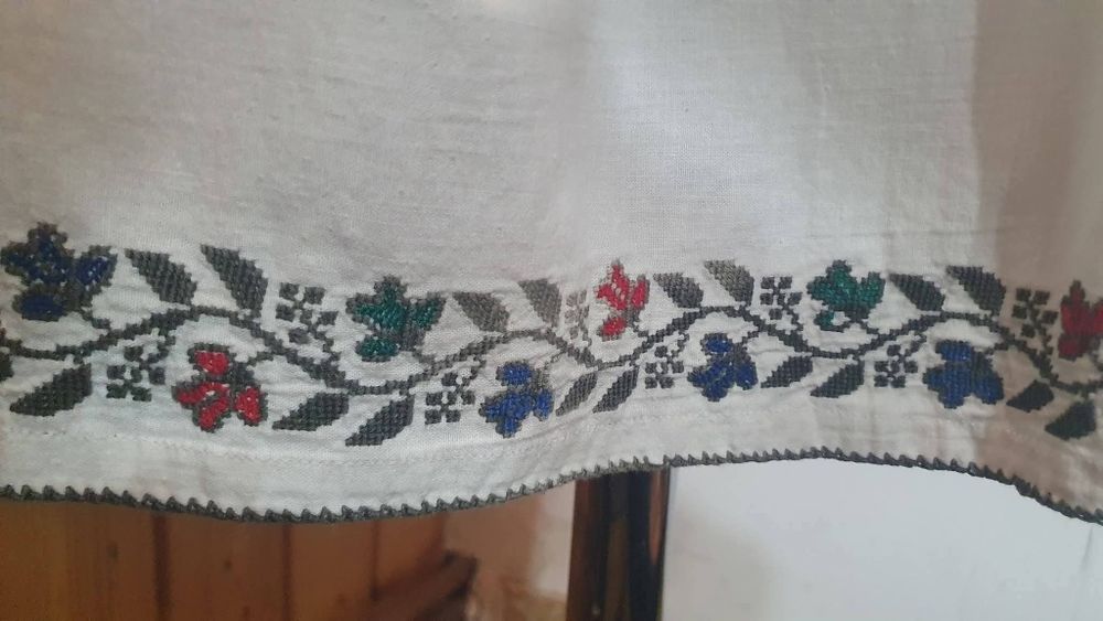 REDUCERE 25%! Costum popular (Ie/camasa cu poale, fota/catrinta)