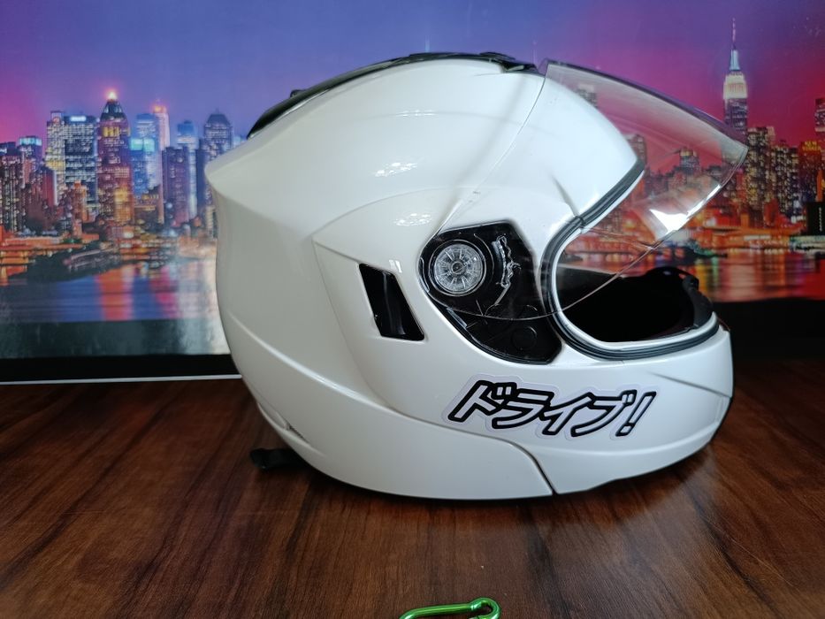 Мото шлем от бренда LEOPARD