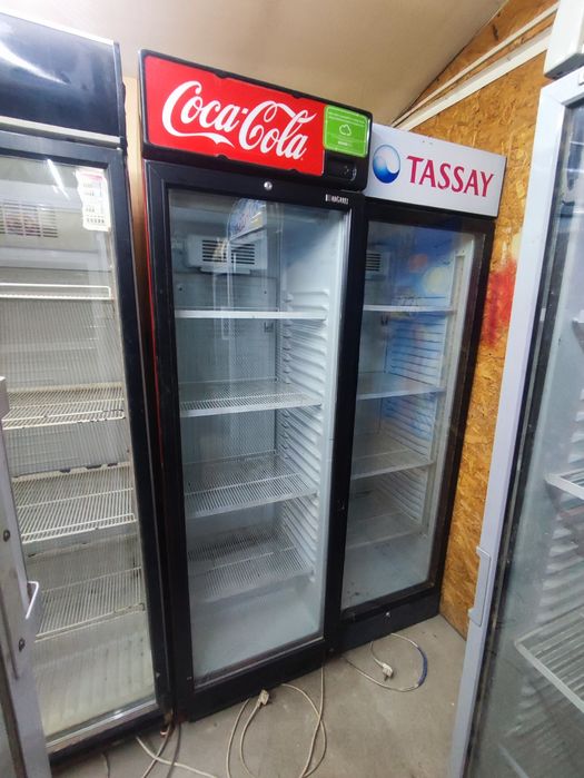 Холодильник стеклянный