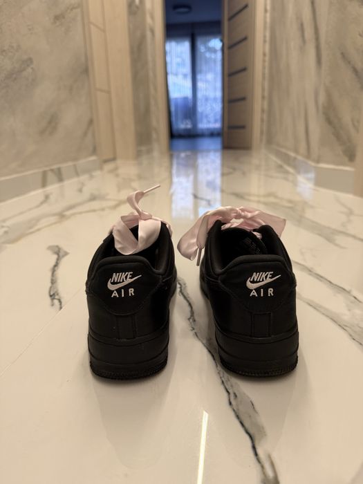 Продавам лимитира серия nike air force