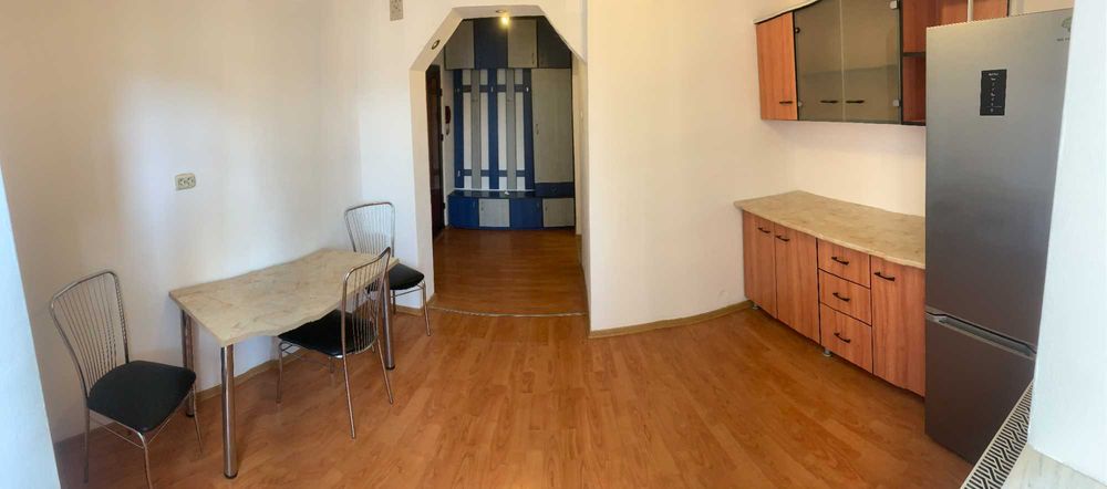 Apartament cu 3 dormitoare, Parcare, 2 bai, 1 balcon, decomandat,