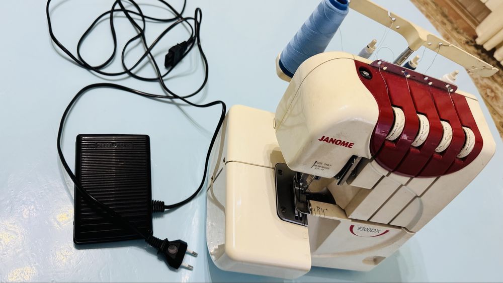 Оверлок JANOME 9300DX