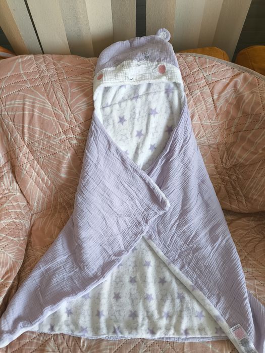 Обиколници, кърпа, нов халат и чанта за бебешки неща