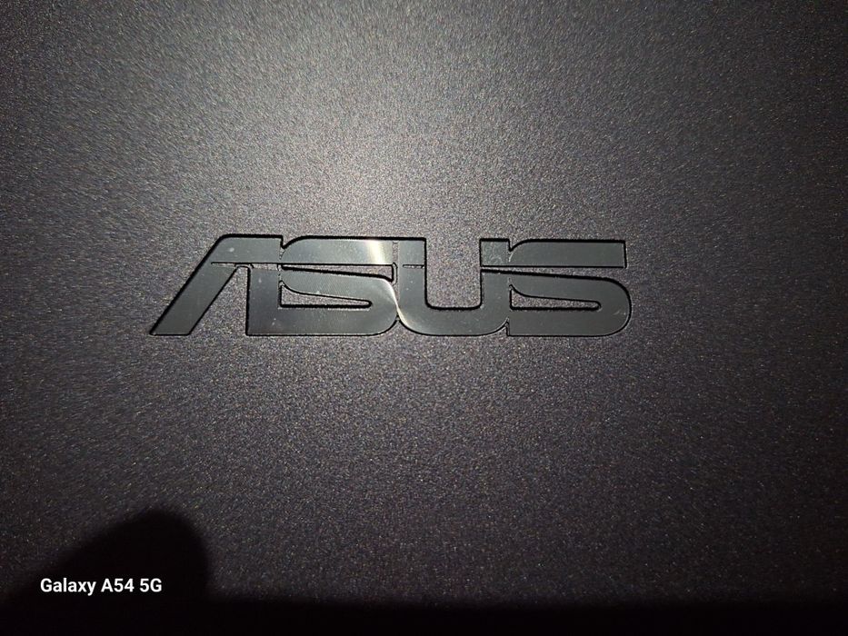 Vând laptop Asus vivobook