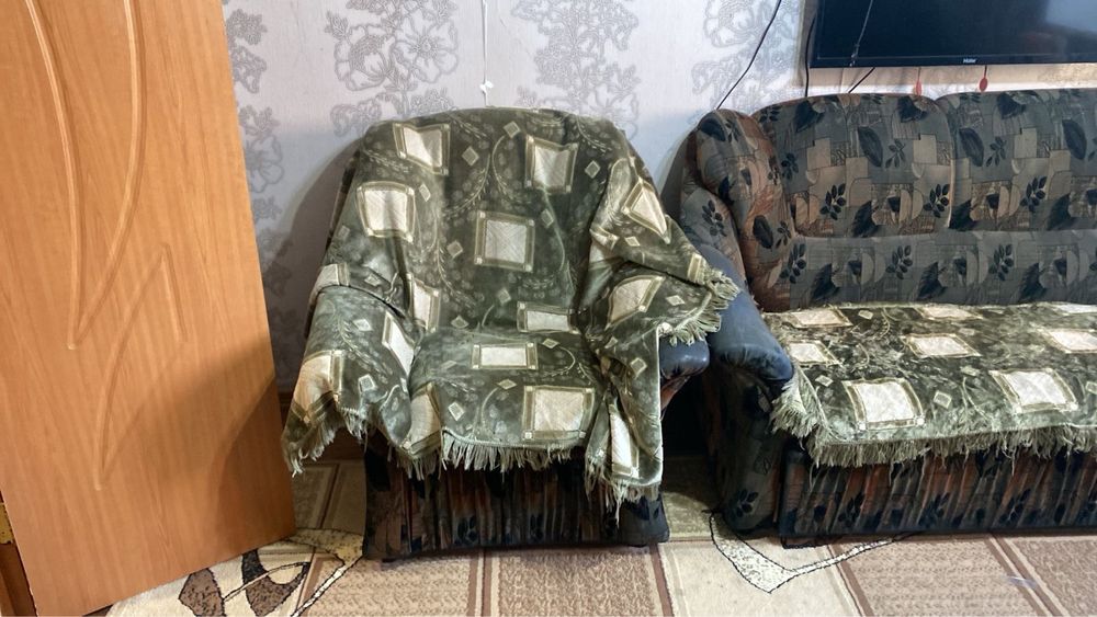 Отдам диван, кресло, малый диван