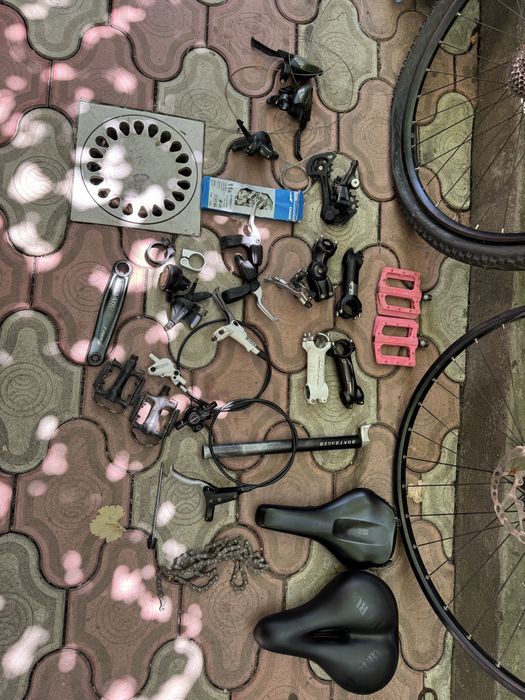 Vand piese si accesorii biciclete