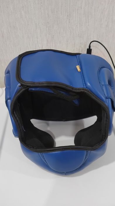 Продам перчатки шлем и боксерки б/у