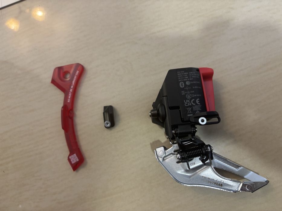 Schimbator nou fata Sram Rival AXS