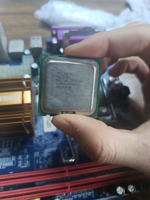Продаю материнскую плату Micro-ATX MICRO G31 с процессором в комплекте