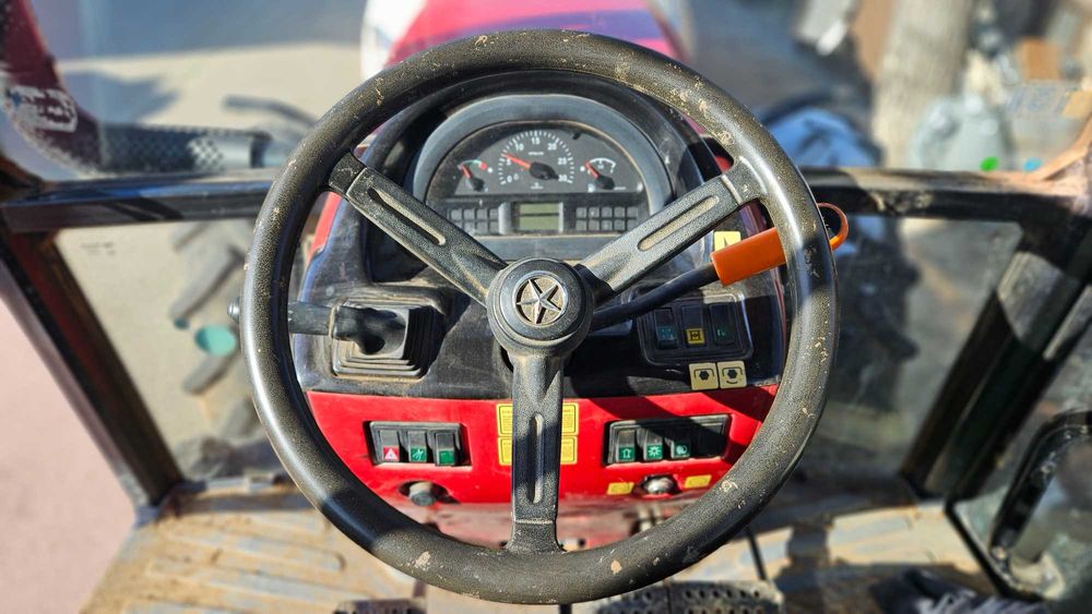 Продавам Трактор Tumosan