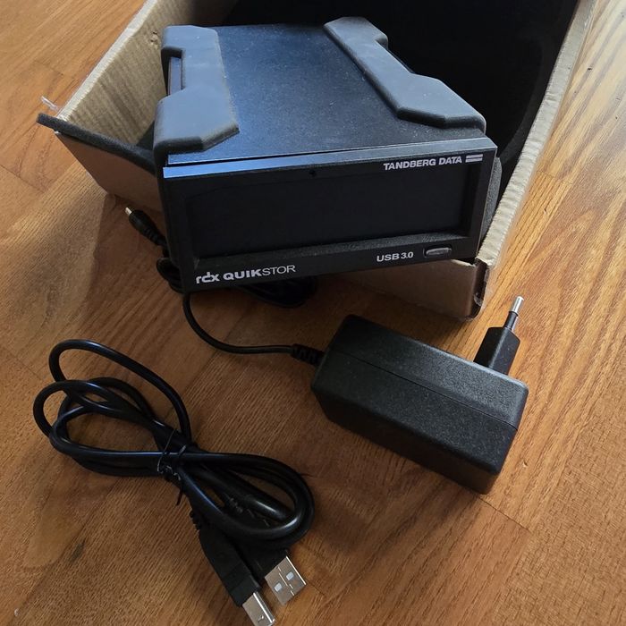 Hard Disk Extern, Tandberg Data, 2TB, Negru Nou