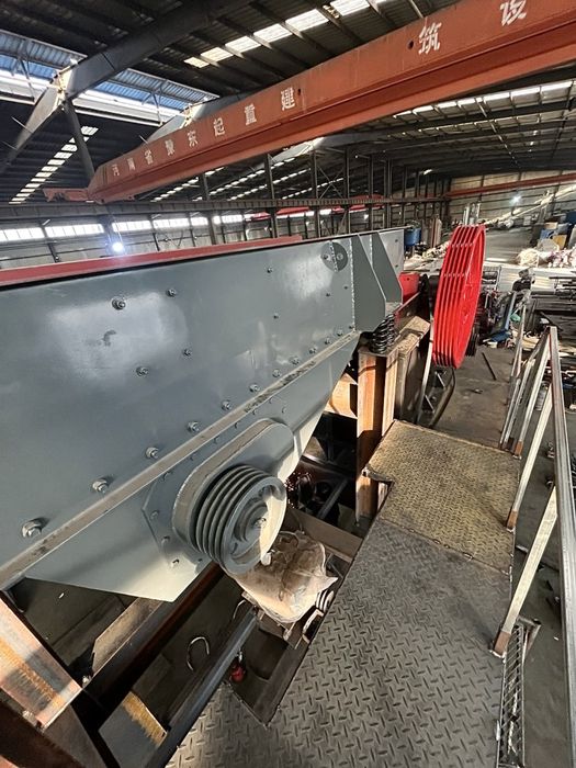 Concasor cu falci (jaw crusher) 600x900