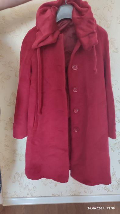 Пальто красное крутое