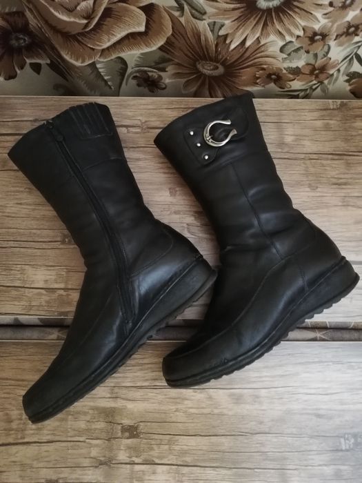 Продам женские зимние сапоги