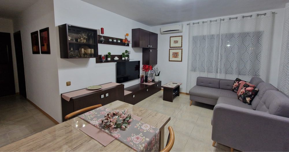 Apartament cu trei camere de vânzare