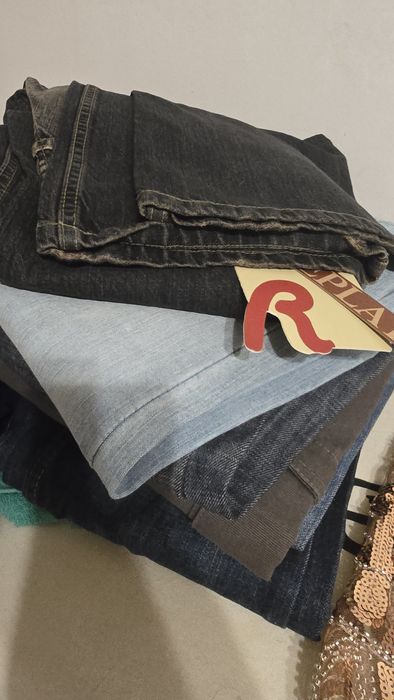 Различни модели-Чисто нови дънки и яке